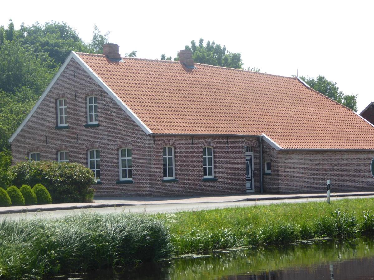 Ferienwohnung Gulf Im Gulfhof Am Kanal Grossefehn Εξωτερικό φωτογραφία